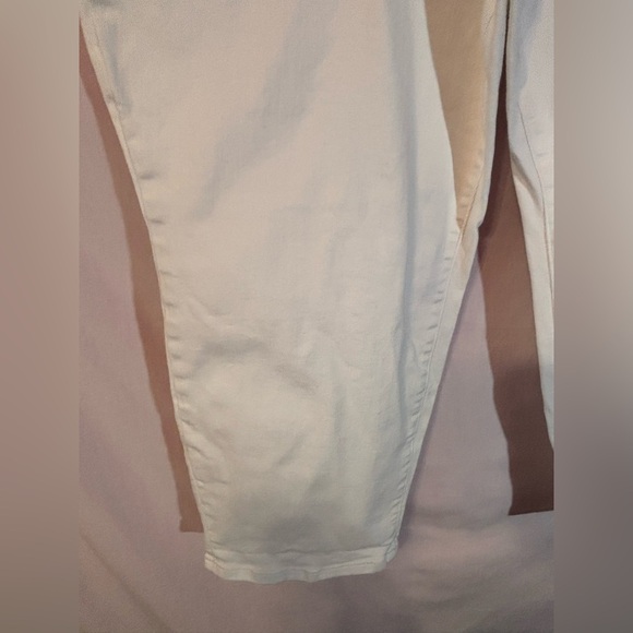 Torrid White Vintage stretch Crop Jeans - Picture 15 of 15